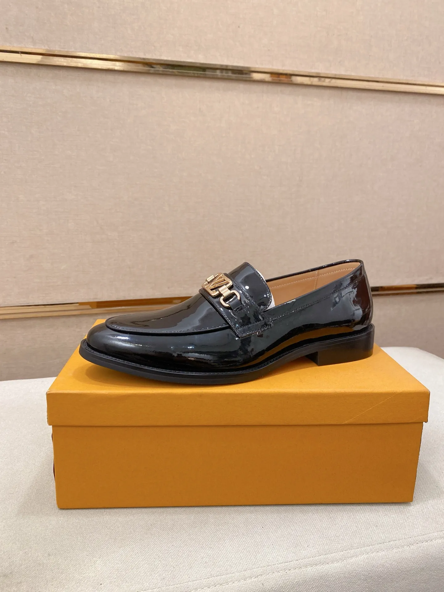 Men's men's shoes 💰 520💰⚡️New models on the market⚡️ Louis Vuitton (Louis Vuitton/LV) casual, business formal wear! Made with pure Italian craftsmanship, the upper is made of first-layer cowhide, which is full of texture! The lining is cowhide and the original rubber leather shoe outsole. The style is atmospheric and comfortable! Positive code 38-44